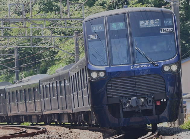 交通をイメージした電車のキービジュアル