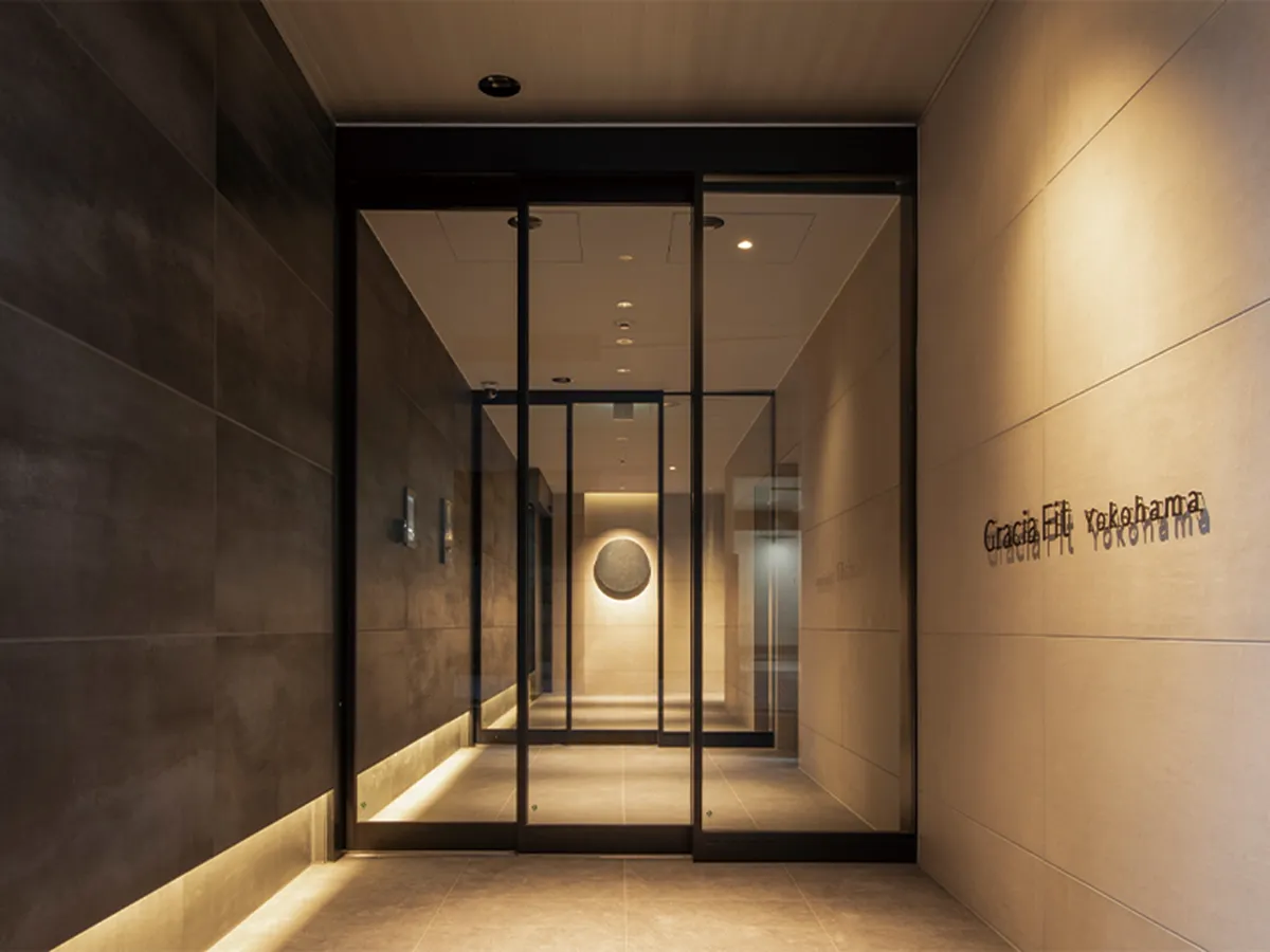 エントランス（夜景）